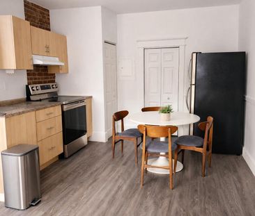 Immeuble - 842 à 860 Short 3 Et Demi à Louer - Près De L'université... - Photo 1