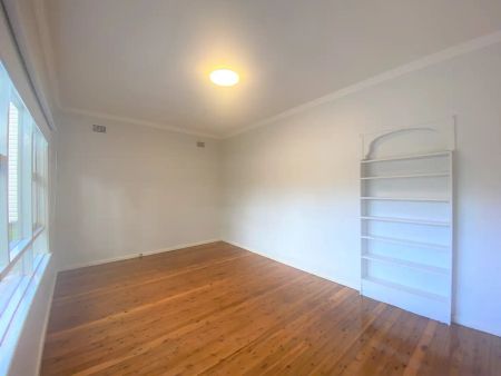 “Well Loved Family Home !!!!” - Photo 3