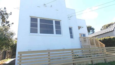 Family Home with Beautiful Views - Photo 4