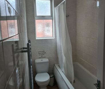 4 bedroom terraced house to rent - Photo 5