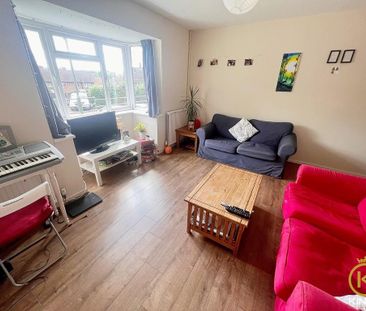 4 bedroom semi-detached house to rent - Photo 5