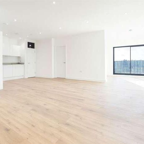 Maybank Road, London, E18 - Photo 1