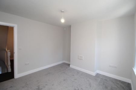 3 bedroom terraced house to rent - Photo 3