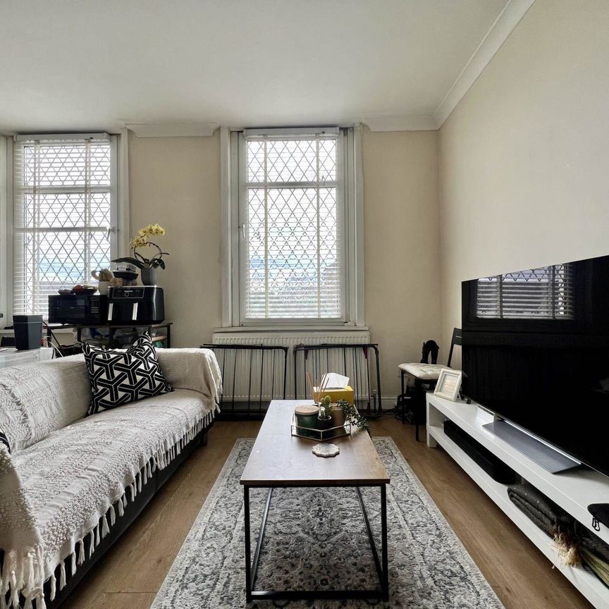 Price £1,425 pcm - Available Now - Furnished - Photo 1