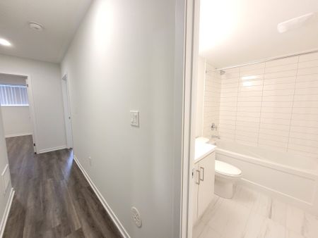 For Lease - 151 Honeycrisp Crescent Unit# TH 165, Vaughan, Ontario - Photo 4