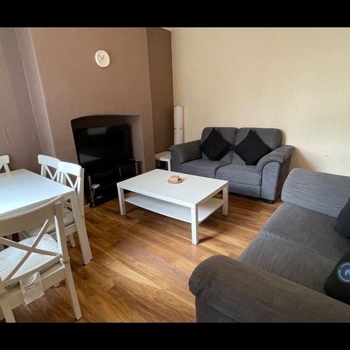 3 bedroom end of terrace house to rent - Photo 1