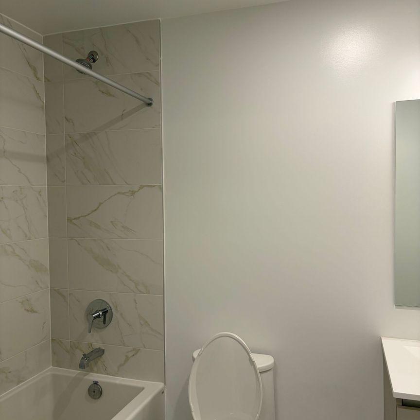 For Lease - 405 Dundas Street Unit# 814, Oakville, Ontario - Photo 1