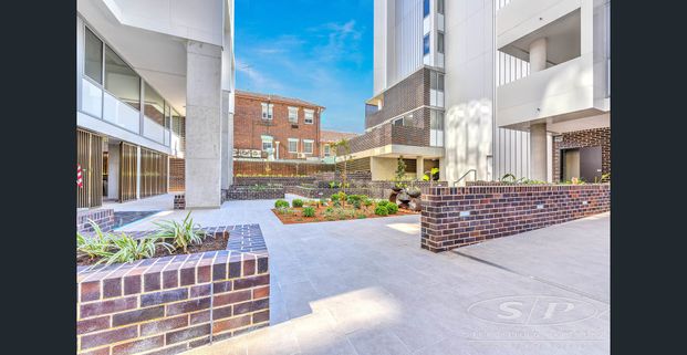 Modern & Convenient - Photo 1