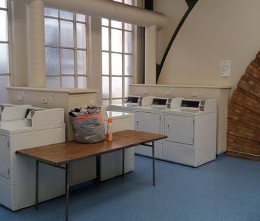 Easy Living in the City - Ideal for Students - Photo 2