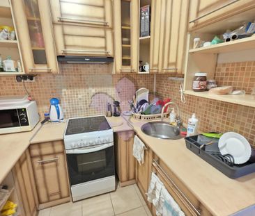 A room for rent for a GIRL near the University Faculties - Photo 5
