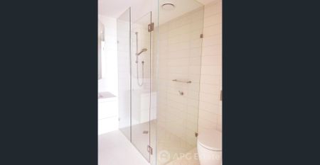 Elegant St Kilda Road Residence with Resort-Style Amenities - Photo 3