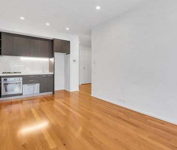 608/2 Plenty Road, Preston VIC 3072 - Photo 4