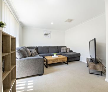 Modern Three Bedroom Duplex Close to Delroy shops - Photo 1