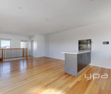 Two bedroom home, prime location! - Photo 2