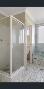 Charming Modern Apartment in Balgownie - Photo 4