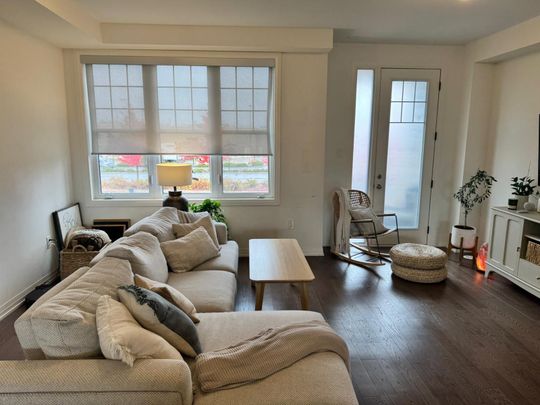 For Lease - 17 Prince William Boulevard, Clarington, Ontario - Photo 1