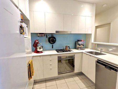 FABULOUS ONE BEDROOM + STUDY APARTMENT WITH CITY VIEWS + LARGE ENTERTAINING BALCONY - Photo 3