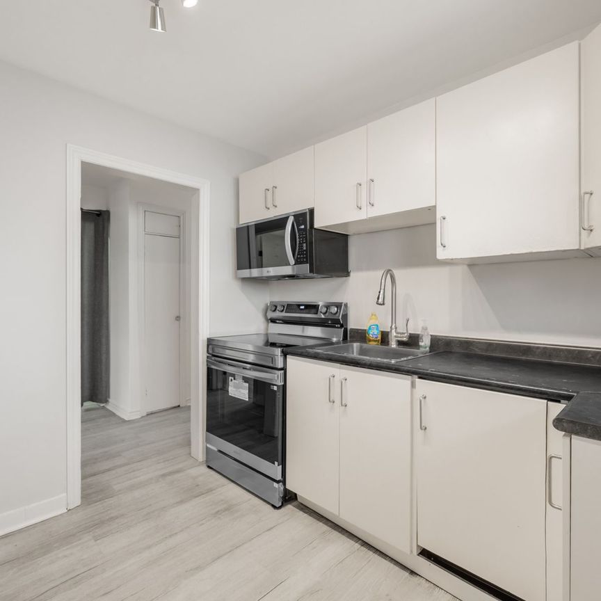 For Lease - 708 Carnegie Avenue Unit# Upper, Oshawa, Ontario - Photo 1