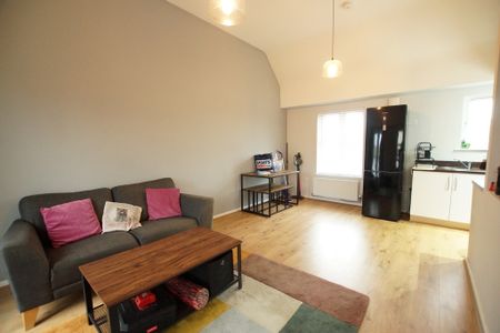 2 bedroom Town House to let - Photo 5