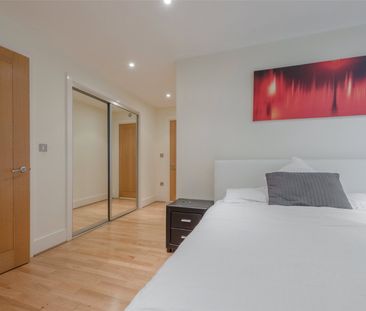 St. George Wharf, London, SW8 2LZ - Photo 5