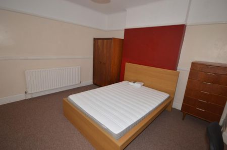 4 bedroom detached house to rent - Photo 2