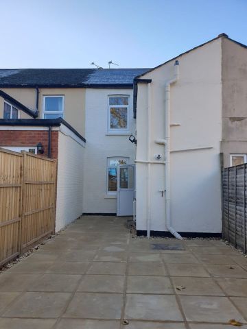 2 Bed Terraced House, Northfield Road, RG1 - Photo 2