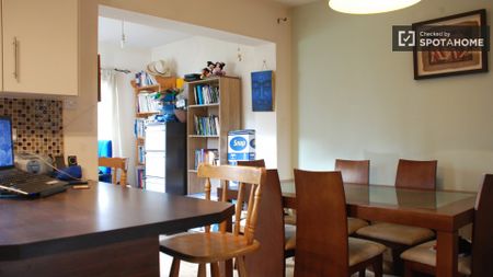 Decorated room in shared apartment in Donaghmede, Dublin - Photo 5