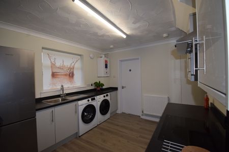 5 bed terraced house to rent in Northfields, Norwich, NR4 - Photo 2