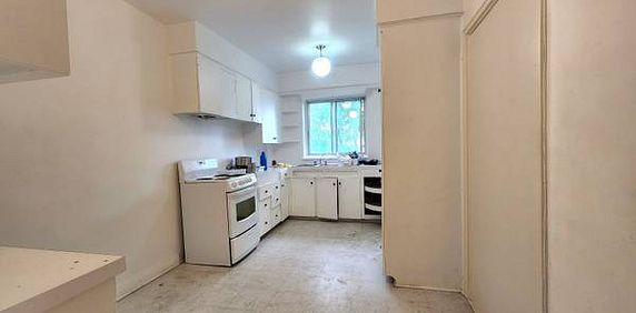 ** Because You Deserve Large Furnished 4bed 2bath, Concrete Building, - Photo 2