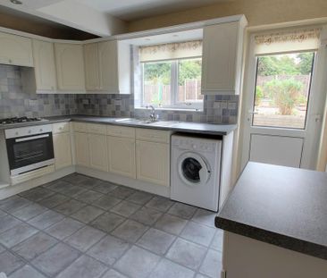 3 bedroom detached bungalow to rent - Photo 6