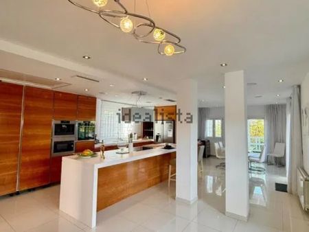 Alquiler de casa o chalet independiente en Urbanización Dos Hermanas II - Photo 4