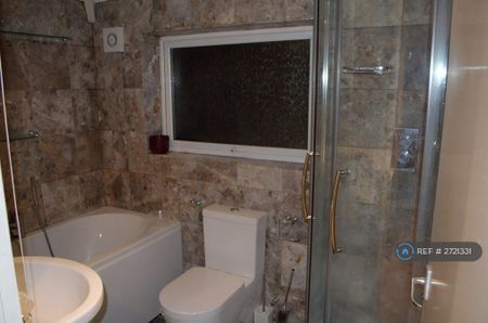 1 bedroom in a house share to rent - Photo 4