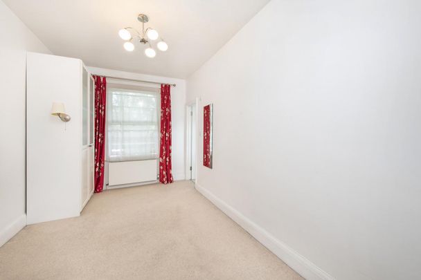 4 bedroom house in South Hampstead - Photo 1