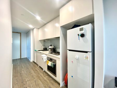 STUNNING APARTMENT IN GREAT LOCATION! - Photo 2