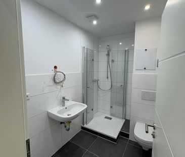 Erstbezug nach Sanierung: helle und charmante 2-Zimmer- Wohnung mit... - Foto 1