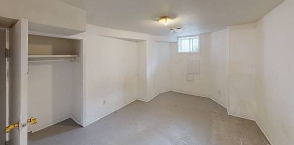 BATHURST ST & QUEEN ST W - ONE BEDROOM (ID#221B1) - Photo 2