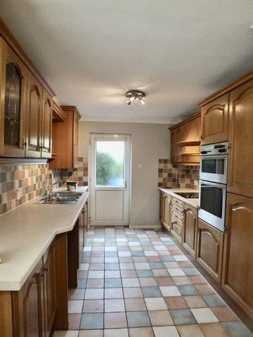 4 bedroom detached house to rent - Photo 5