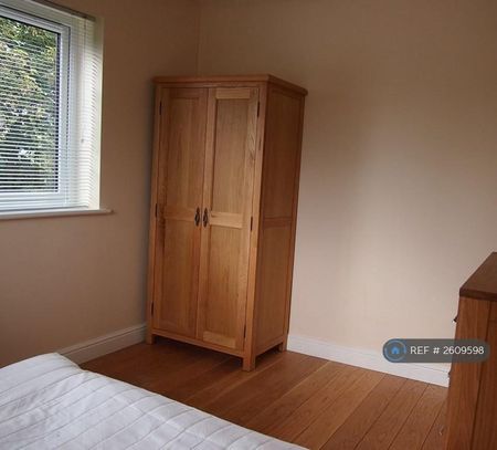 1 bedroom in a house share to rent - Photo 3