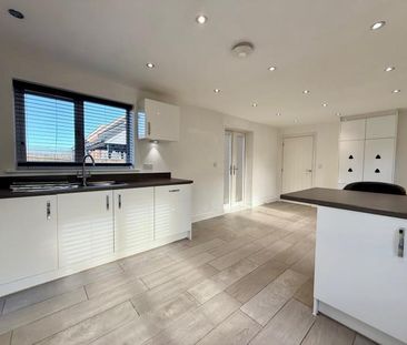 4 bedroom detached house to rent - Photo 3
