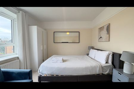 4 Bed Flat, Morris Gardens, SW18 - Photo 4