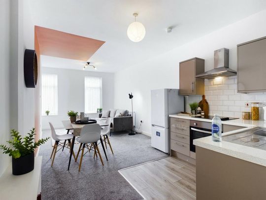 1 bedroom in a house share to rent - Photo 1