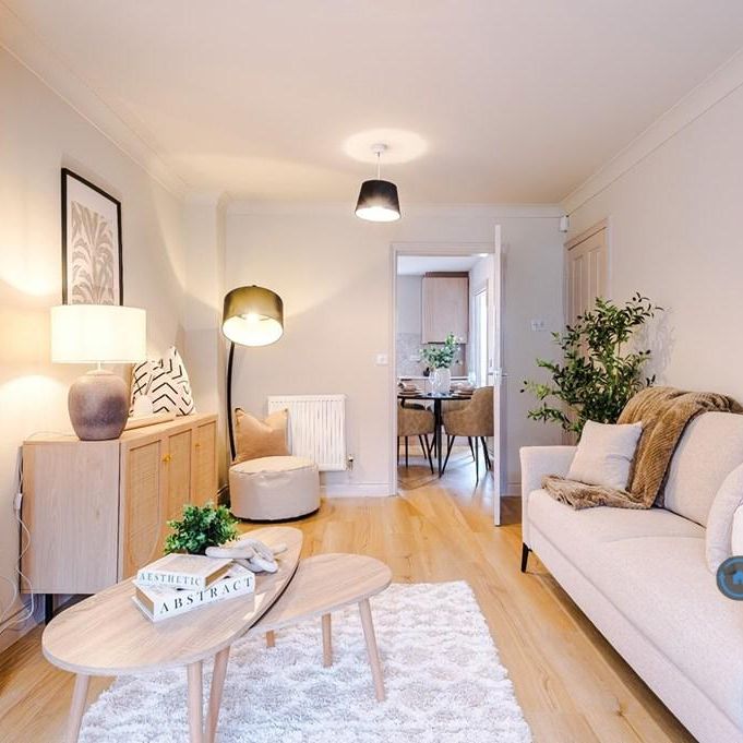 4 bedroom semi-detached house to rent - Photo 1