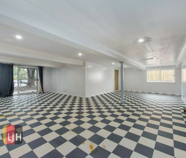 SPACIOUS, AIR CONDITIONED HOME CLOSE TO EVERYTHING - Photo 3