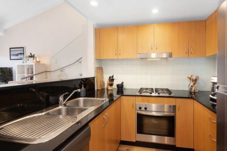 Relaxed Living Just a Stroll to the Beach - Photo 4