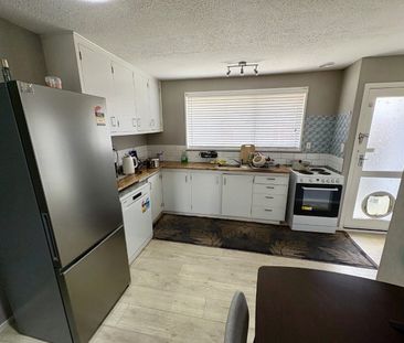 5A James Condon Place, Redwood, Christchurch - Photo 2