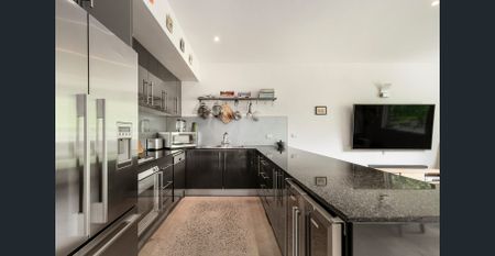 Fully Furnished Two Bedroom Apartment In Boutique Building - Photo 5