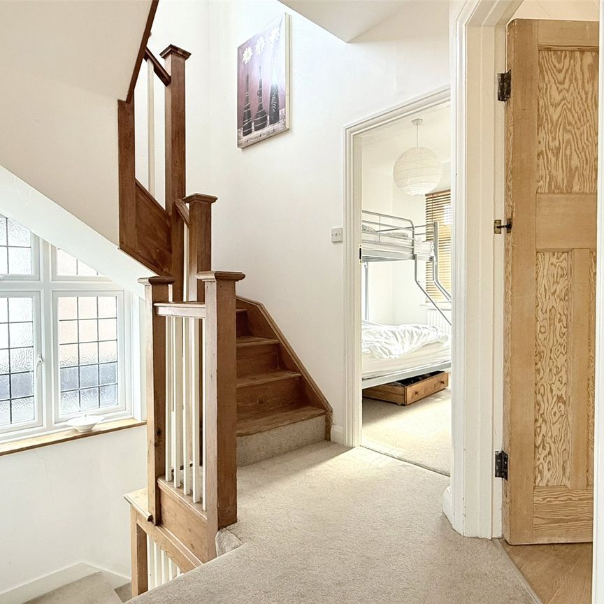 The Ridgeway, Mill Hill - Photo 1
