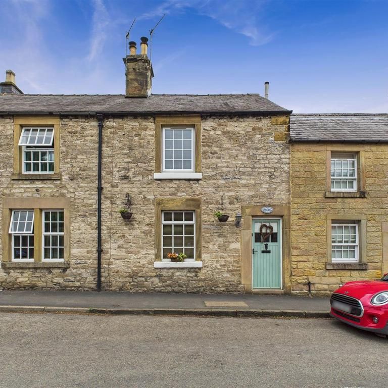 2 bedroom cottage to rent - Photo 1