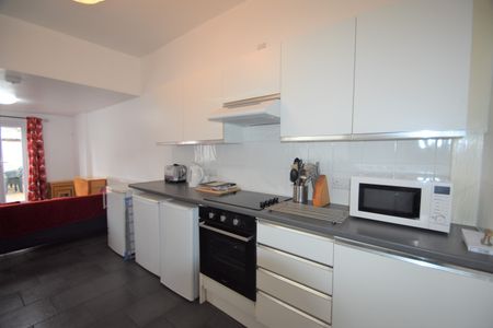 5 bedroom terraced house to rent - Photo 3