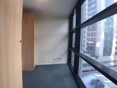 Unfurnished 2-Bedroom Apartment in Prime Melbourne CBD Location - Photo 2